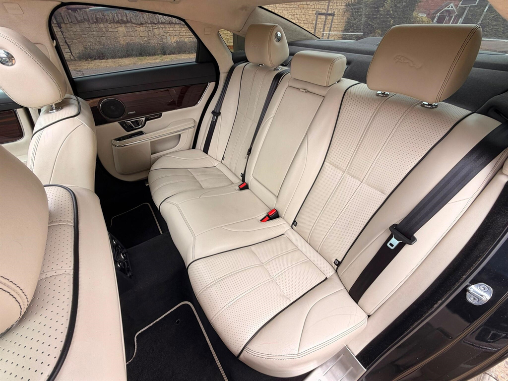 Jaguar XJ Xj Portfolio V6 D Silver #27