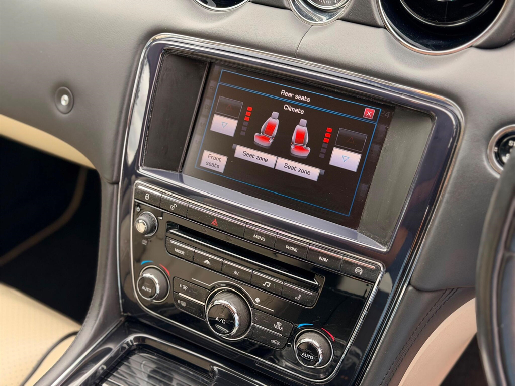 Jaguar XJ Xj Portfolio V6 D Silver #48