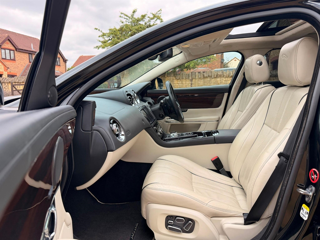 Jaguar XJ Xj Portfolio V6 D Silver #22