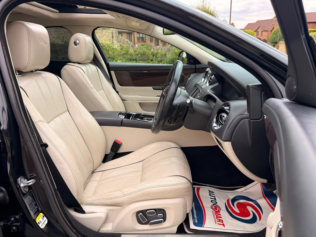 Jaguar XJ Xj Portfolio V6 D Silver #20