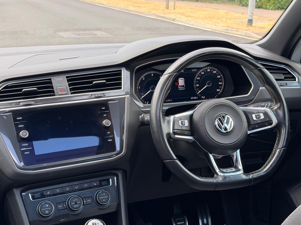 Volkswagen Tiguan Tdi Bluemotion Tech Se Navigation White #39