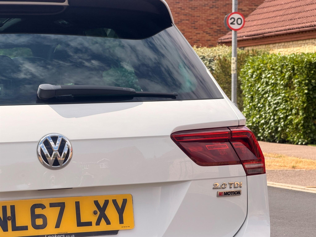 Volkswagen Tiguan Tdi Bluemotion Tech Se Navigation White #16