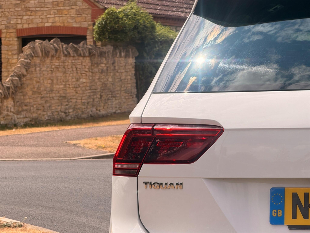 Volkswagen Tiguan Tdi Bluemotion Tech Se Navigation White #17