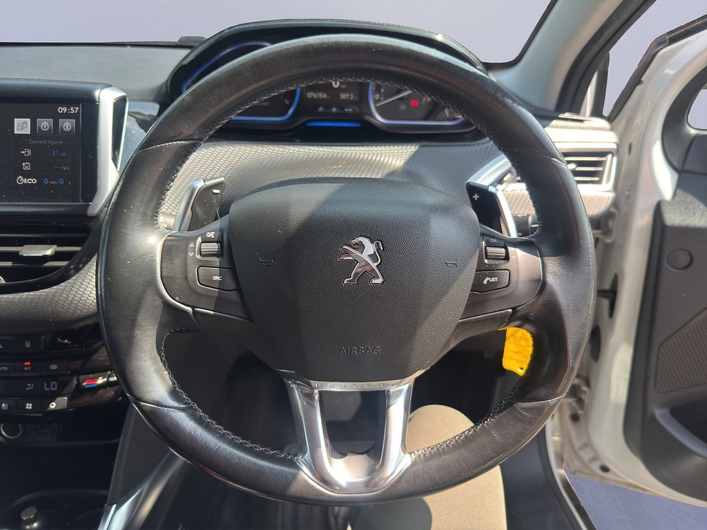Peugeot e-2008 E-hdi Allure Black #11