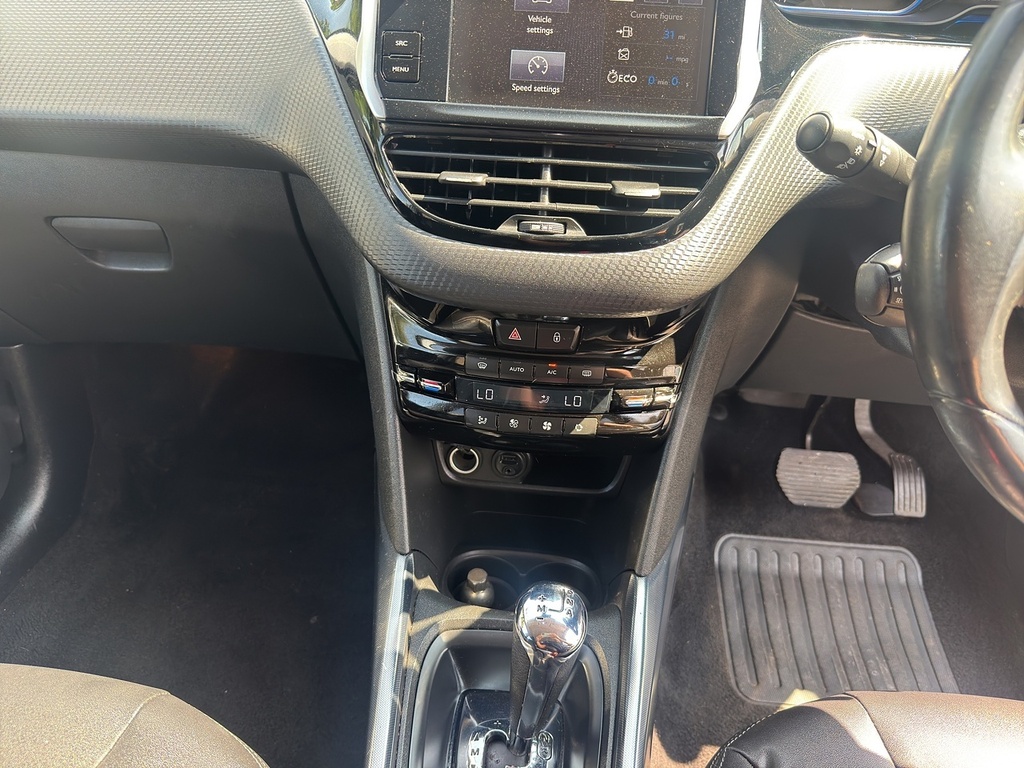 Peugeot e-2008 E-hdi Allure Black #17