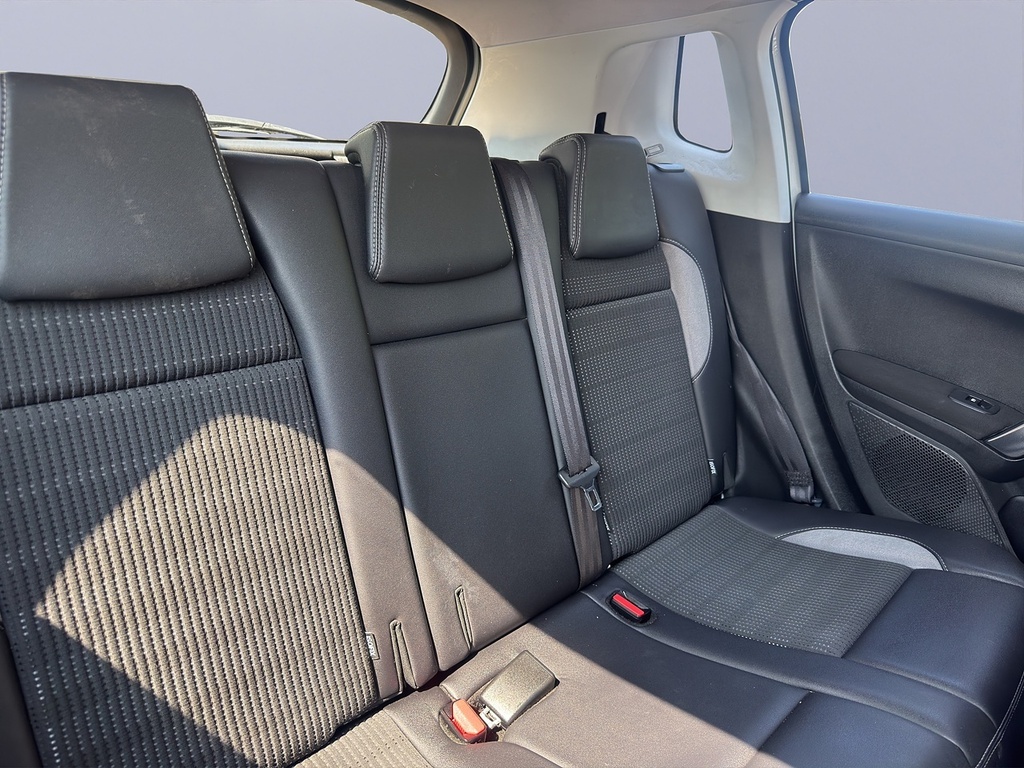 Peugeot e-2008 E-hdi Allure Black #19