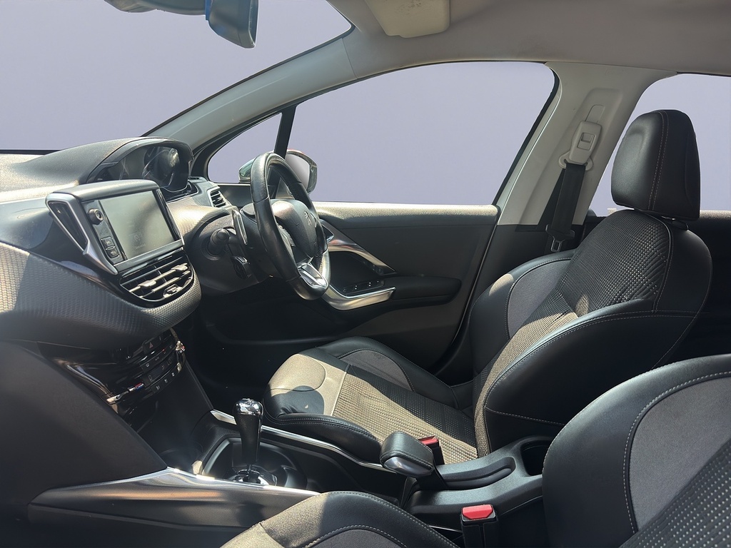 Peugeot e-2008 E-hdi Allure Black #16