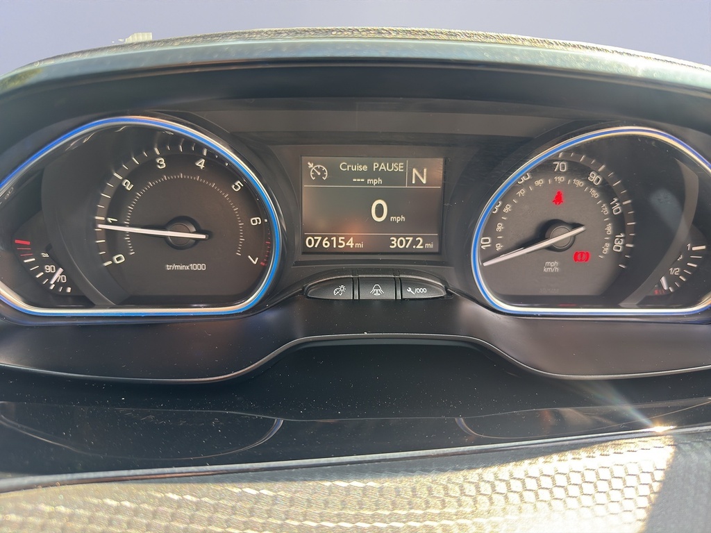 Peugeot e-2008 E-hdi Allure Black #14