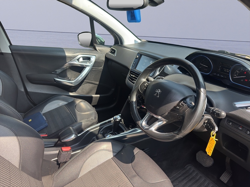 Peugeot e-2008 E-hdi Allure Black #12