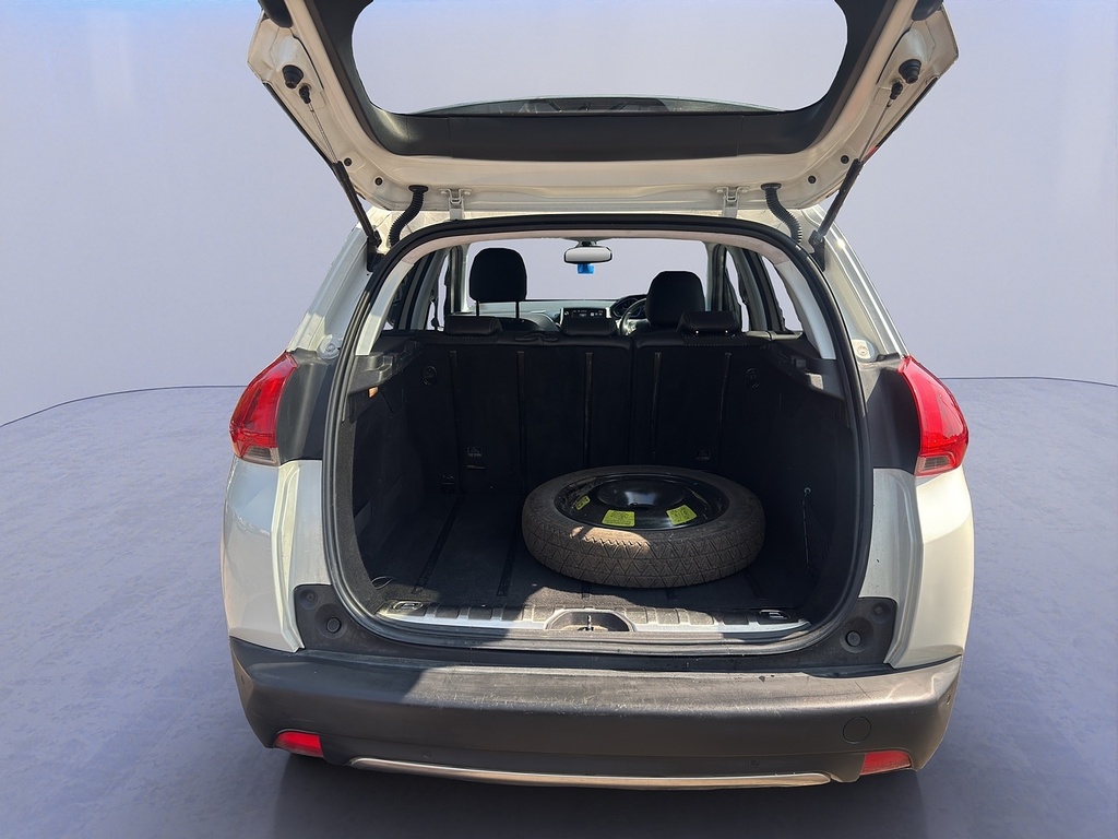 Peugeot e-2008 E-hdi Allure Black #9