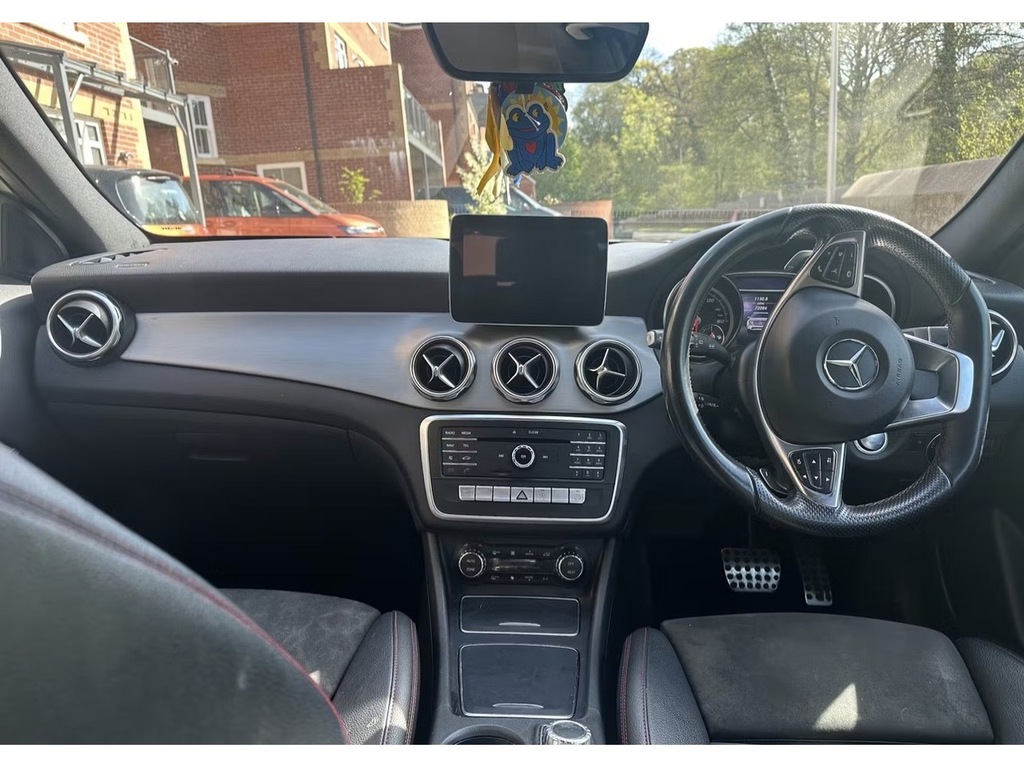 Mercedes-Benz GLA Class Gla220d Amg Line White #4
