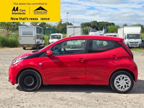 Toyota Aygo 1.0 Vvt-i X-play MW71LBA Red #4