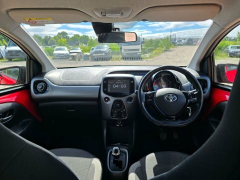 Toyota Aygo 1.0 Vvt-i X-play MW71LBA Red #6