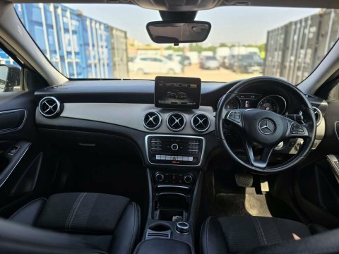 Mercedes-Benz GLA Class 1.6 Gla180 Urban KT68JKZ Black #6