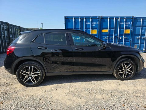 Mercedes-Benz GLA Class 1.6 Gla180 Urban KT68JKZ Black #5