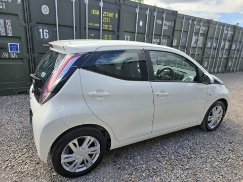 Toyota Aygo 1.0 Vvt-i X-pression YN66ZYS White #5
