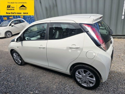 Toyota Aygo 1.0 Vvt-i X-pression YN66ZYS White #4