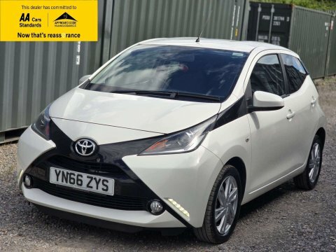 Toyota Aygo 1.0 Vvt-i X-pression YN66ZYS White #3
