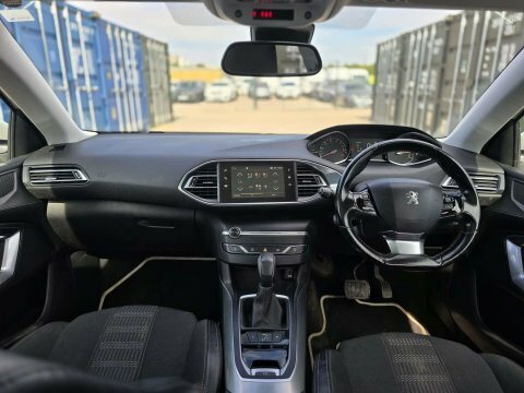 Peugeot 308 1.6 Bluehdi Allure GJ67CMU White #6