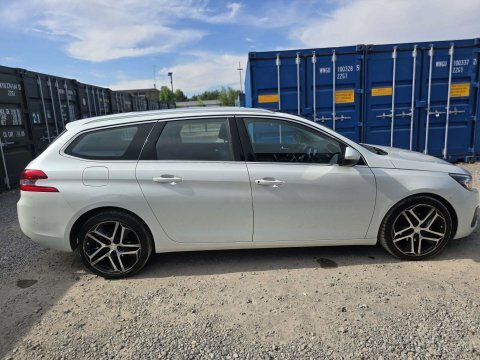 Peugeot 308 1.6 Bluehdi Allure GJ67CMU White #5