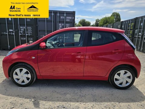 Toyota Aygo 1.0 Vvt-i X-play Red #4