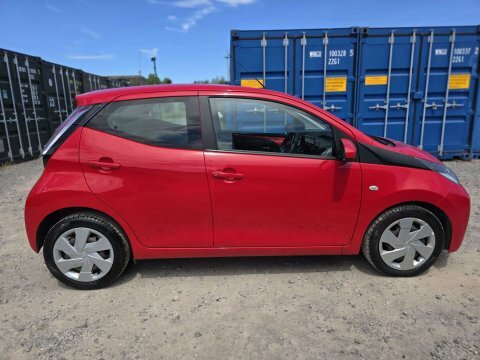 Toyota Aygo 1.0 Vvt-i X-play Red #5