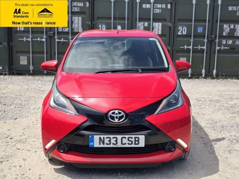 Toyota Aygo 1.0 Vvt-i X-play Red #2