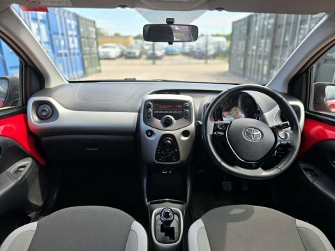 Toyota Aygo 1.0 Vvt-i X-play Red #6