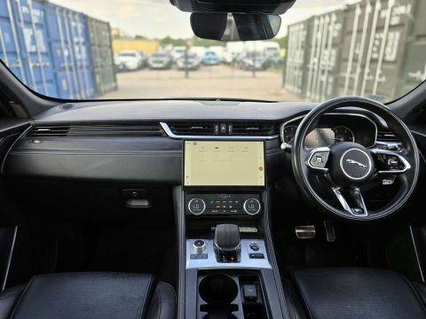 Jaguar F-Pace 2.0 D200 Mhev MT22OME Black #6