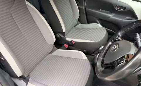 Toyota Aygo 1.0 Vvt-i X-trend KL68EYJ White #5