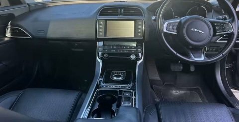 Jaguar XE 2L Prestige Black #7