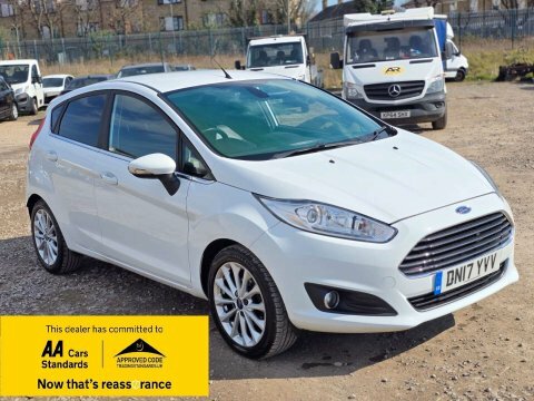 Ford Fiesta 1.0T Ecoboost Titanium DN17YVV White #2