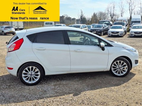 Ford Fiesta 1.0T Ecoboost Titanium DN17YVV White #4