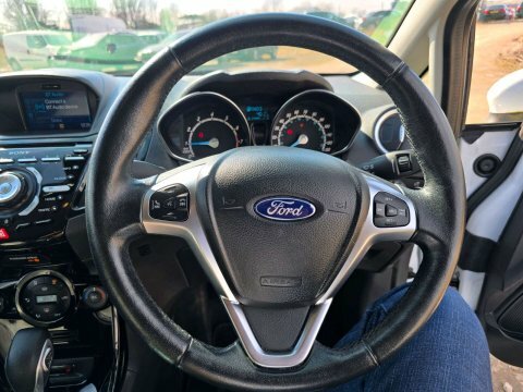 Ford Fiesta 1.0T Ecoboost Titanium DN17YVV White #5
