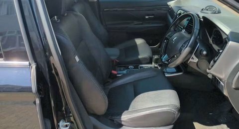 Mitsubishi Outlander 2.2 Di-d 4 Black #5