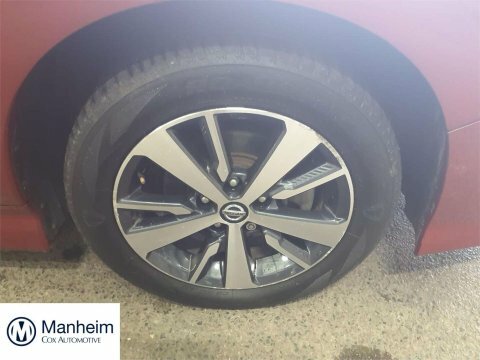 Nissan Leaf 40Kwh Acenta Hatchback Red #4