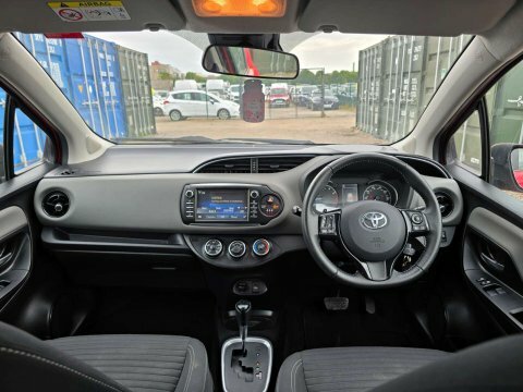 Toyota Yaris 1.5 Vvt-i Icon Red #6