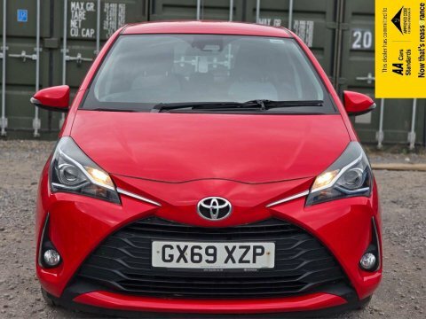 Toyota Yaris 1.5 Vvt-i Icon Red #2