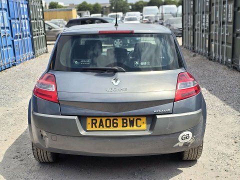 Renault Megane 1.6 Vvt Privilege Black #9