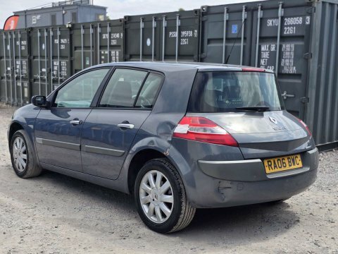 Renault Megane 1.6 Vvt Privilege Black #11