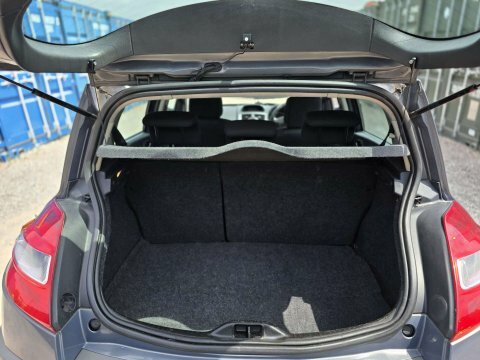 Renault Megane 1.6 Vvt Privilege Black #8