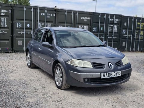 Renault Megane 1.6 Vvt Privilege Black #10