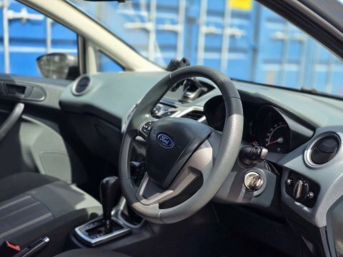 Ford Fiesta 1.25 Zetec Red #23