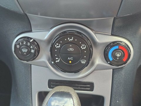 Ford Fiesta 1.25 Zetec Red #25