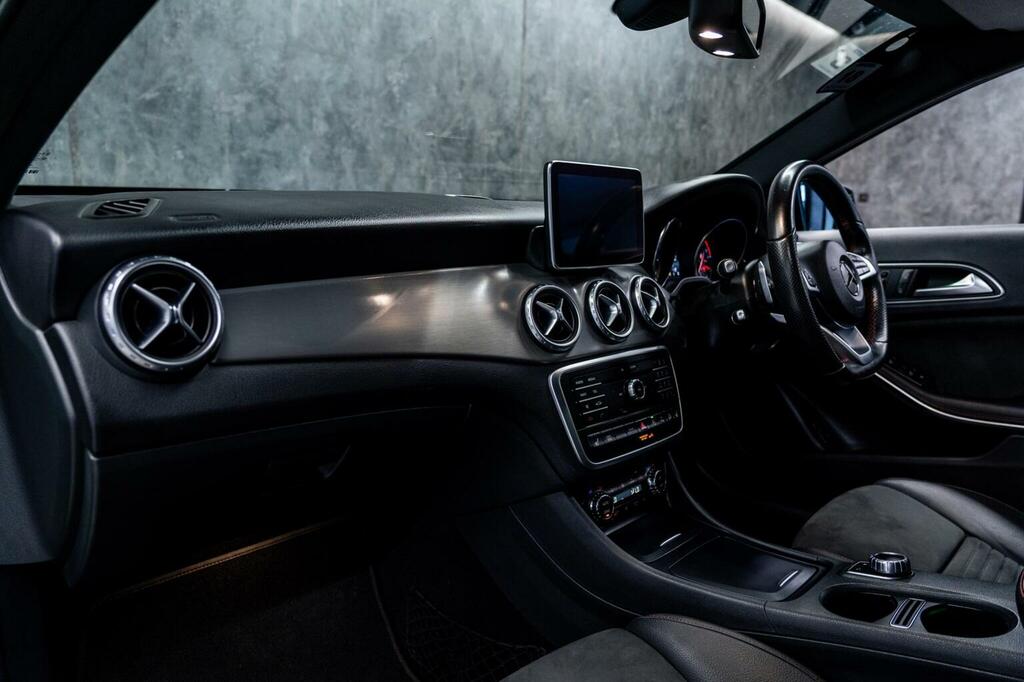Mercedes-Benz GLA Class Mercedes-benz Gla 1.6 Gla 200 Sport Premium 5 White #41