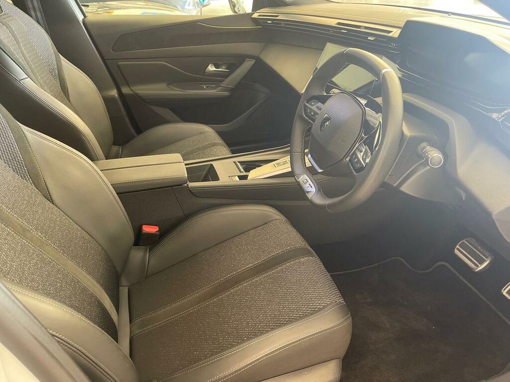 Peugeot 308 1.2 Hybrid 136 Gt E-dsc6 KM25WCR White #3