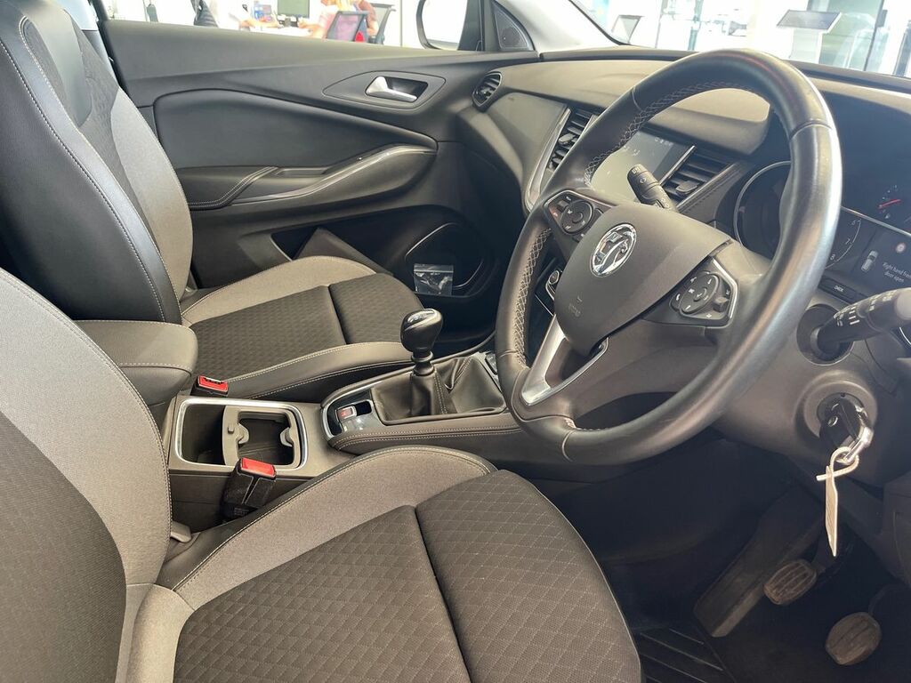 Vauxhall Grandland X 1.5 Turbo D Sri Nav Black #3