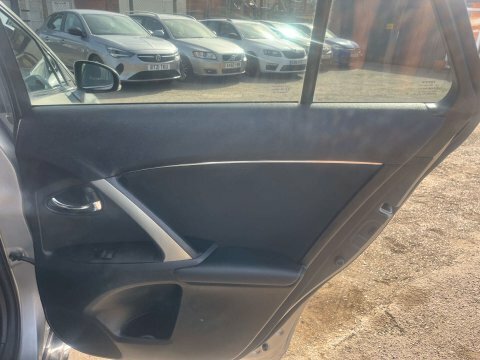 Toyota Avensis 2.0L D-4d Icon 124 Bhp Black #23