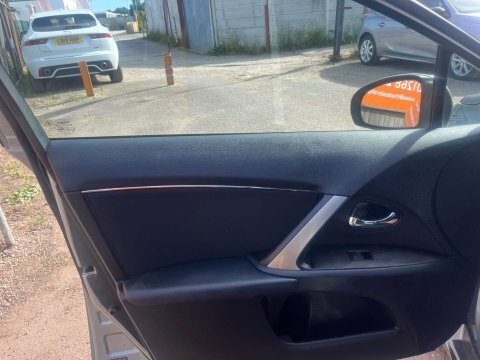Toyota Avensis 2.0L D-4d Icon 124 Bhp Black #42