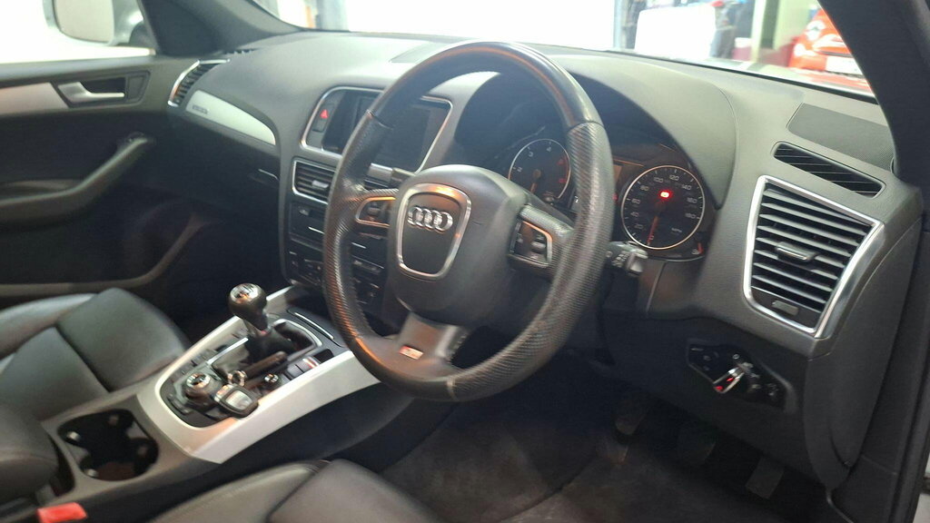 Audi Q5 2.0L Tfsi Quattro S Line 208 Bhp White #26